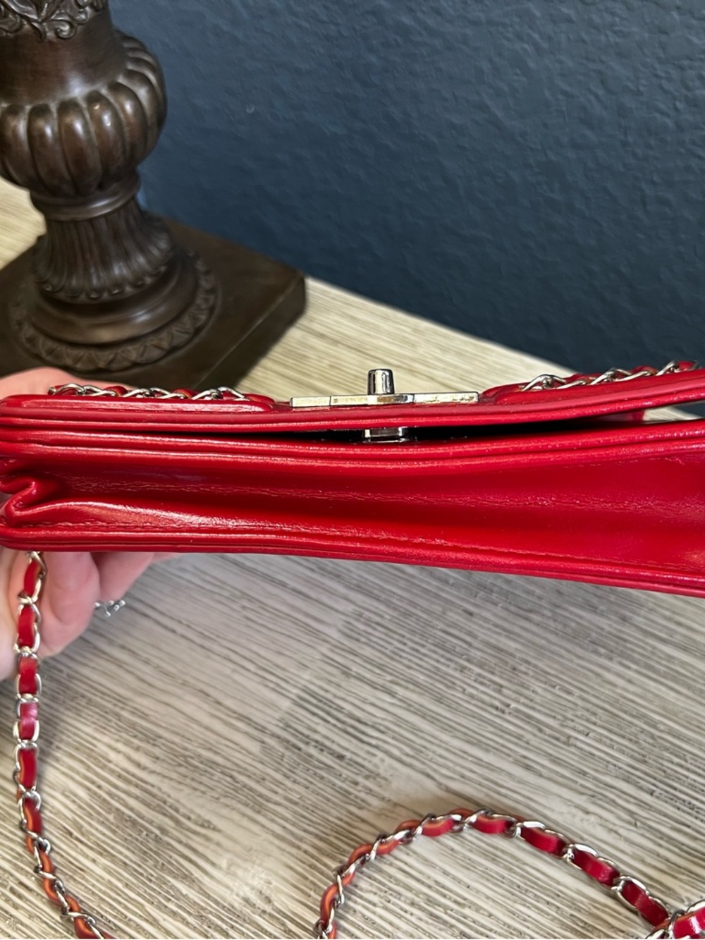 Badgley Mischka Red Quilted Chain Crossbody Bag EUC - Picture 4 of 13